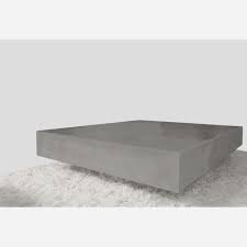 Petites, grandes, superposables, modulables, des formes géométriques ou longilignes… elle est l'élément indispensable au bon agencement du salon. Table Basse Salon En Beton Cube