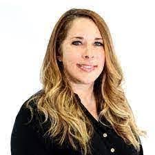 Melanie Bricker's Instagram, Twitter & Facebook