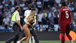 Kinsey wolanski interrupted the champions league final between liverpool and spurs (getty images). Champions League Final Pitch Invader Streaker Video Pictures Liverpool Vs Tottenham Updates
