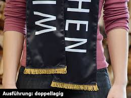 Fanschals sind fanartikel mit kultstatus und auch aus den fanshops der ganz großen vereine nicht mehr wegzudenken. Fanschal Mit Eigenem Motivdruck Drucken Schnell Gunstig