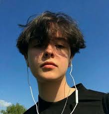 It shows a cherubic face surrounded by curly hair, with dark, serious eyes. â„‹ ð©ð¢ð§ð­ðžð«ðžð¬ð­ ðŒð¬ð‡ð²ð®ð§ð  Short Hair Styles Boy Hairstyles Androgynous Hair