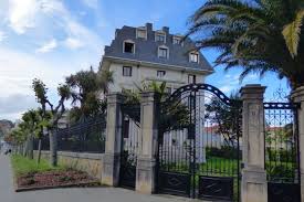 Ubicación inmejorable par.isfrutrar de la tranquilidad del entorno rural en un paisaje único en las montañas.uy cercano a la autovía, a 10 minutos de santander y a 20 minutos. Casas Rurales En Santander Desde 22 Hundredrooms