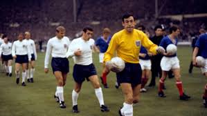 Gordon banks takes the applause on his return to the victoria ground i had to slip the tv engineer a tenner, said the press photographer, who received short shrift and no picture. Football News Mark Bosnich Pays Tribute To Gordon Banks World Cup Best Goalkeeper Save Pele Video