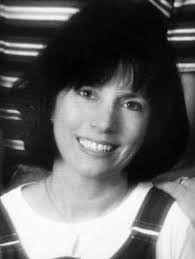 Julie Troyer's Instagram, Twitter & Facebook