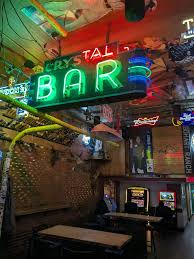 7 Mile House in SF is dog friendly.