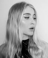 Anna Richter's Instagram, Twitter & Facebook