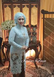Kombinasi bawahan kain polos membuat penampilan anda semakin sempurna. 17 Best Kebaya Orang Tua Pengantin Ideas Kebaya Brokat Kebaya Kebaya Wedding