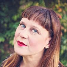 Deena Roth's Instagram, Twitter & Facebook