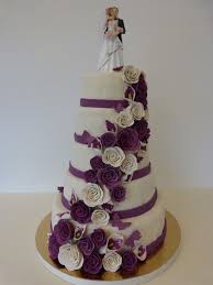 Hochzeitstorte Lila Weiss Rosen Wedding Cake Purple Marzipanblumen Hochzeitstorte Konz Cake Cube Torte Hochzeit Hochzeitstorte Rosen Beste Hochzeitstorten
