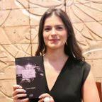 Atriz, produtora e escritora pernambucana, Lara Ferry acaba de lançar seu  primeiro livro. Intitulada “A privacidade é um luxo que o escritor não pode  ter”, a obra foi apresentada ao pú... Leia