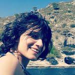 Jennifer Pires's Instagram, Twitter & Facebook