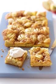 Butter Zucker Und Ganz Viel Apfel Machen Diesen Blechkuchen So Unwiderstehlich Apfelkuchen Rezept Rezepte Kuchen