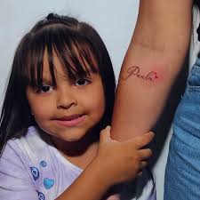 Paula 💞 Tatuadora 🩸 @thay.morales.tatuajes 📍 Queniquea📍 #letras  #letrasTattoo #letrasTatuaje #letrasTatuajes #queniqueaTatuajes #tatuaje  #tatuajes #tattoo #lettering #corazones #corazonesColor #vnzla #venezuela  #tachira #tachiraVenezuela @cohen_ink ...