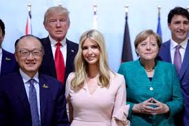 زفاف تشيلسي كلينتون يغلق الطرق البرية والجوية!! Ù…Ù‚Ø¹Ø¯ Ø¥ÙŠÙØ§Ù†ÙƒØ§ ÙŠØªØ³Ø¨Ø¨ ÙÙŠ Ù…Ø´Ø§Ø¯Ø© Ø¨ÙŠÙ† ØªØ±Ø§Ù…Ø¨ ÙˆØ§Ø¨Ù†Ø© Ù‡ÙŠÙ„Ø§Ø±ÙŠ ÙƒÙ„ÙŠÙ†ØªÙˆÙ† Ø§Ù„Ù…ØµØ±ÙŠ Ø§Ù„ÙŠÙˆÙ…