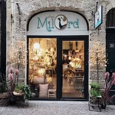 Une Ambiance Chaleureuse Et Cosy Pour Les Amoureux De Deco Chez Milord Saura Illuminer Votre Interieur Nantes Naoned Igersnantes Nantes Decor Mirror