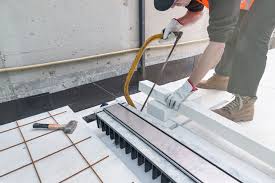 Hier erfahren sie, wie sie mit wenig aufwand eine terrasse auf ein flachdach bauen.die beschriebenen arbeiten können sie leicht selbst durchführen, oder einen handwerker aus der umgebung beauftragen. Aufbau Einer Dachterrasse Untergrund Drainage Und Mehr