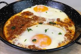 Para empezar, no estaría de más conocer cuáles son las propiedades de esta carne y los beneficios que nos aporta. Sarten De Carne Y Huevos Receta Facil Saltando La Dieta
