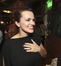 Marta jandová ukázala tetování, v práci přiznala baby room. Jandova Se Nechala Tetovat S Kamaradkou Co Ji To Hnizdi Na Ruce Ahaonline Cz