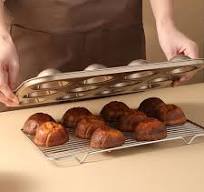 Amazon.com: Muffin Cake Pan, Carbon Steel 12 Cavity Shell ...