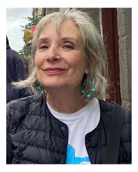 Kate Huntington grew up in Providence, Rhode Island and began painting and  drawing in her early years. In high school, she met an Italian artist named  Antonio Dattorro. Though quite an eccentric,