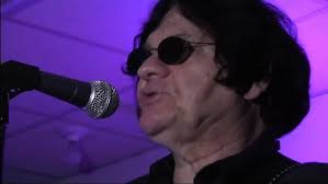 Chris Camilli plays classic Rock