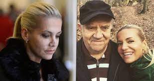 Dara rolins, respectively darina rolincová, was born darina gambošovánote 1 on december 7, 1972 in bratislava, former czechoslovak socialist republic.27 she is the younger daugter of zlatica. Tajemstvi Rodiny Dary Rolins Zpevacka Se Narodila Jako Nekdo Jiny Jako Gambosova Blesk Cz