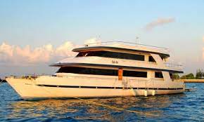 Im on vilamendhoo at the moment and im trying and eagle ray ( without any spot) is another ray that doesn't exist in maldives.please see. Mv Eagle Ray Maldives Liveaboard Reviews Divezone