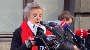 Fiatalon sem volt egy szép nő. Szirtes Agi Az Egyetemi Anatomia Es Demokracia Mellett Allt Ki Video Pestisracok