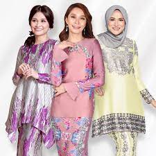 Gaun adalah pakaian wanita yang biasanya digunakan pada saat pergi ke pesta atau resepsi. 10 Tips Pakaian Formal Wanita Ke Pejabat Cantik Dan Sopan Ilabur