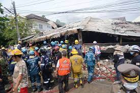 หลังเกิดเหตุอาคารที่อยู่ระหว่างก่อสร้างในพื้นที่ อ.ถลาง จ.ภูเก็ต พังถล่มลงมาทับคนงานเสียชีวิต 7 คน บาดเจ็บ 2 คน เมื่อสัปดาห์ก่อน สำนักข่าวไทย. 9v8emjumi4v5ym