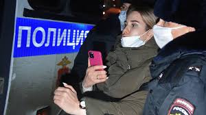 Последние твиты от соболь любовь (@sobollubov). Protiv Sobol Vozbudili Delo O Narushenii Neprikosnovennosti Zhilisha Novosti Strana Kommersant