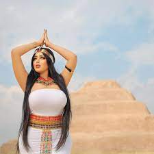 فوتوسيشن سقارة صور أزياء سلمى الشيمى سلمتي المرأة العصرية model models photoshoot revealing outfits
