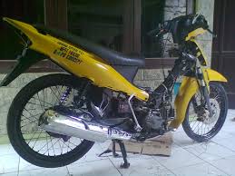 Didominasi warna item, cleret merah dan putih Jupiter Z Warna Kuning Hitam