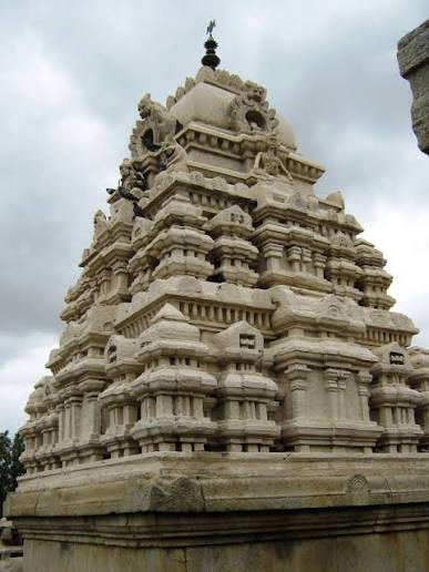 Lepakshi Veerabhadra Temple (Andhra Pradesh) Image 1