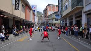 La rayuela, la cometa, ali cacatúa, el trompo, la cuerda, la soga, agua de limón, ensacados, los pepos, el pan quemado, las canicas y las escondidas. Costumbres Y Tradiciones En Ecuador