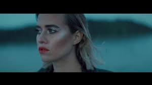V česku žije od roku 2011, preto s výnimkou úradného styku používa. Emma Smetana Can T Give You Up Official Video Youtube