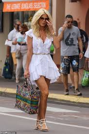 She is an actress, known for courage the cowardly dog (1999), cartoon network racing (2006) and cartoon cartoon fridays (2000). Victoria Silvstedt 46 Flaunts Very Leggy As She Goes Shopping In Saint Tropez Oltnews