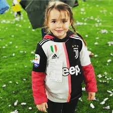 Carolina bonistalli is the wife of italian footballer giorgio chiellini. Footballers Wags Kids Daddy S Supporter Nina Chiellini Pic Carolina