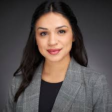 Leslie Alvarez's Instagram, Twitter & Facebook