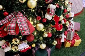 Bisa digunakan untuk kreasi hampers. 3 Tips Dekorasi Natal Dari Barang Murah Halaman All Kompas Com