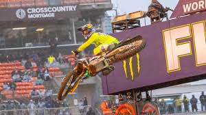 Ken Roczen takes the lead on Lap 2