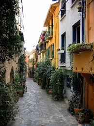 Dans Les Charmantes Ruelles Ruelle France Beaux Villages