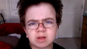 Finner sine ofre på Facebook