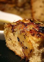 Avant Meme Que L Idee De La Pizza Ne Traverse L Esprit Entreprenant Des Napolitains La Focaccia Etait Deja Un Cla Alimentation Idee Recette Recettes Preferees