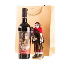Vacanta in bucovina 2019, oferte paste bucovina, sejur pascal in bucovina, pachete de paste bucovina romania. Pachet Cadou Papusa Port Traditional Bucovinean Si Vin Editie Limitata Centenar Bucovina 2 Produse Traditionale Romanesti Emag Ro