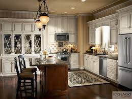 A Classic White Kraftmaid Kitchen Featuring A Warm Island And Traditional Details Kitchen Inspirations Kitchen Models Kraftmaid Kitchens