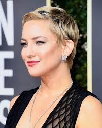 Auf der suche nach den aktuellsten frisurentrends und den besten haartutorials? Pixie Cut 2021 Diese Stars Haben Ihre Haare Abgeschnitten