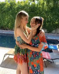 Pin By Taylor On Sabrina Carpenter Sabrina Carpenter Bikini Sabrina Carpenter Sabrina Carpenter Sister