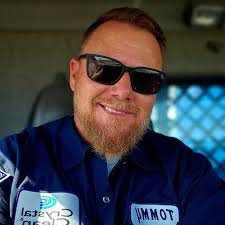 What landscaping companies in Azle offer weekly grass mowing services?