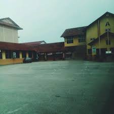 Okulun yeni yeri, jalan beserah yakınlarındaki 10 dönümlük (40.000 m 2 ) bir alan oldu. Photos At Sultan Abu Bakar School Sabs Kuantan Pahang